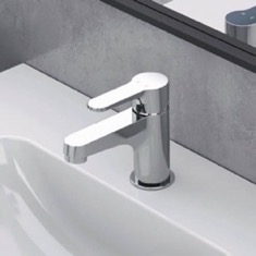 Chrome Single Hole Bathroom Faucet