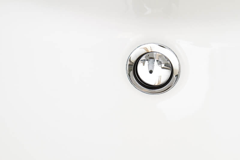 What is the difference between a pop up waste and a click clack drain?