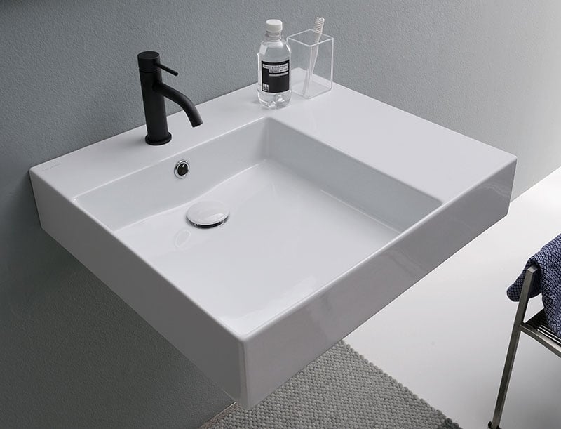 Wash basin taps for (semi-)public sanitary facilities