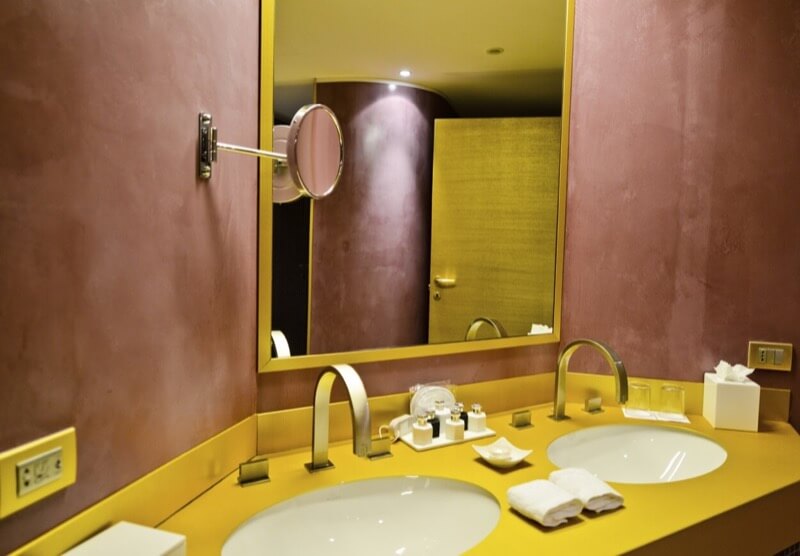 How to Use Bathroom Corners Wisely